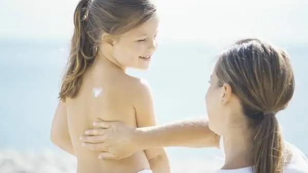 La piel tiene memoria: cómo tratar la exposición solar en niños