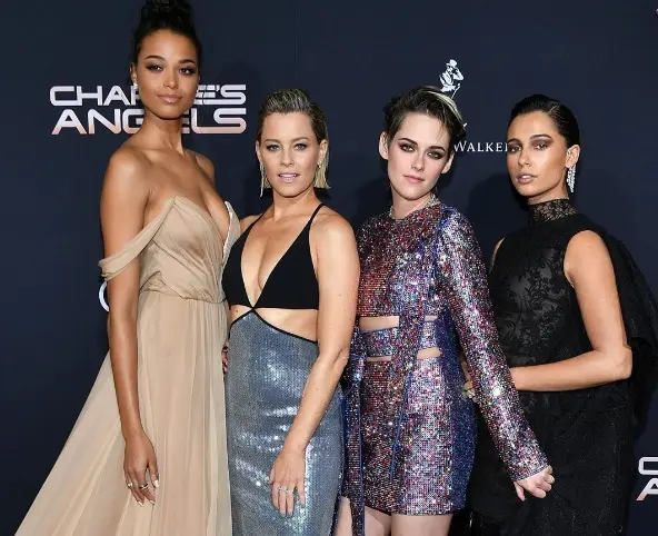 Kristen Stewart y Naomi Scott brillan en el estreno de Charlies Angels
