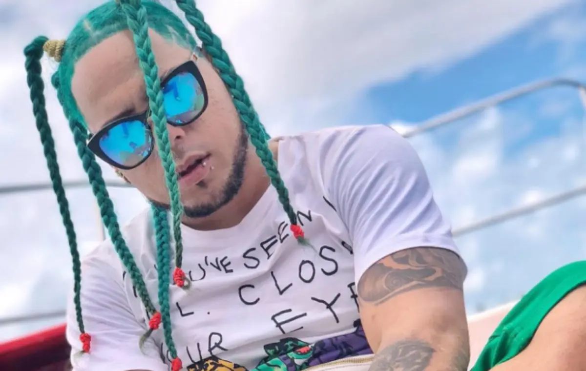 Imponen garantía económica de 500 mil pesos a Carlos Montesquieu por exhibicionismo en plaza comercial