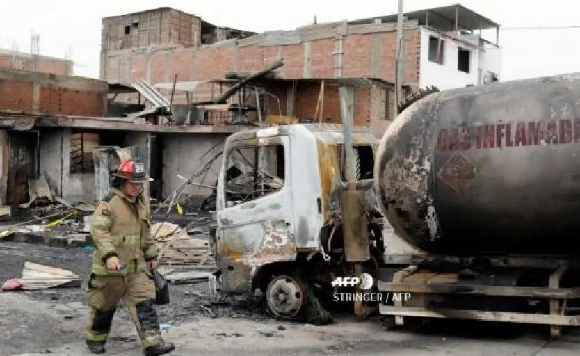 Al menos ocho muertos tras explosión de un camión con gas en Perú