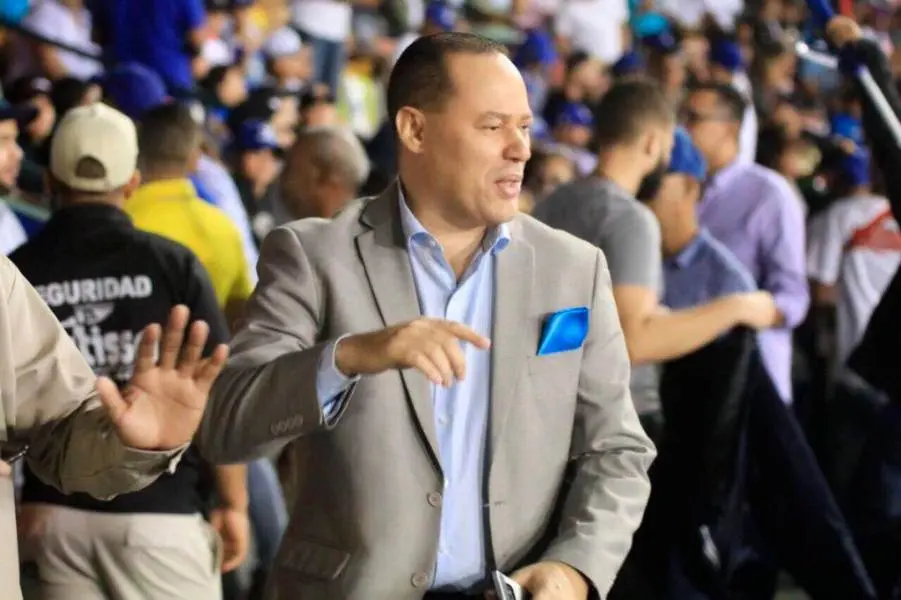 Franklin Mirabal no podrá narrar juegos de la Serie Final; ratifican sanción en su contra
