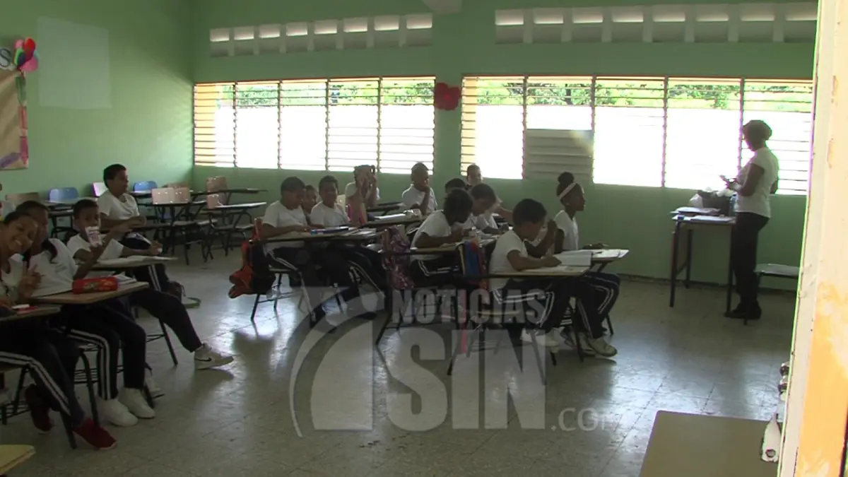 Minerd corregirá distorsión salarial a docentes de Básica y Media