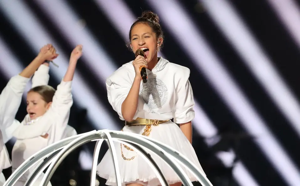 Emme Muñiz, hija de Jlo y Marc Anthony, deslumbra en un inesperado debut en el Super Bowl