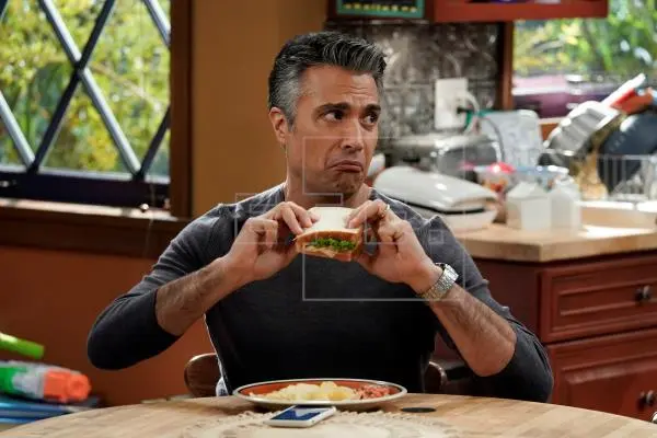 Jaime Camil en Broke, un rico consentido pero con un gran corazón