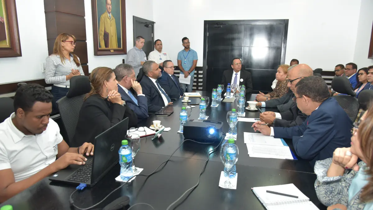 Minerd se declara en sesión permanente ante coronavirus