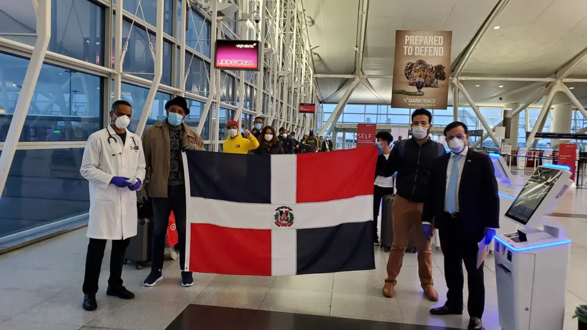 Llegan 118 dominicanos estaban varados en EEUU