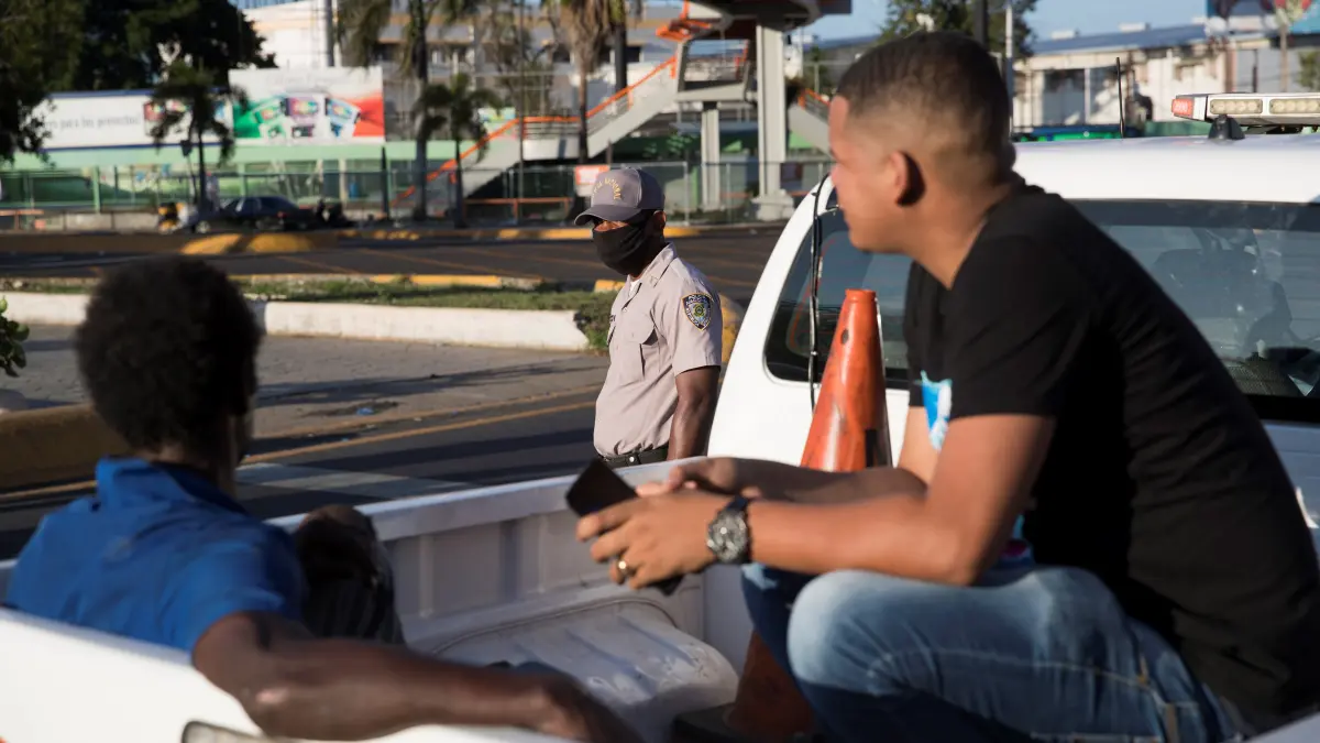 Policía reitera toque de queda inicia a las 12:00 pm con libre tránsito hasta las 3:00 pm