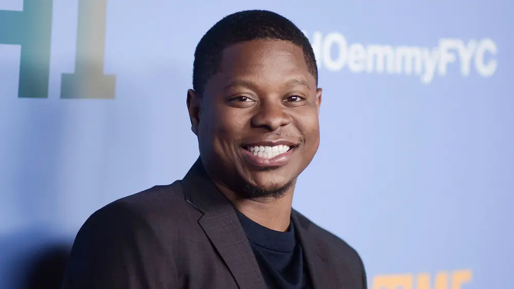 El actor Jason Mitchell es arrestado por viajar con un kilo de droga y armas