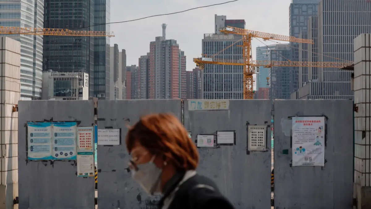 La crisis del coronavirus provoca la primera caída del PIB chino desde 1976