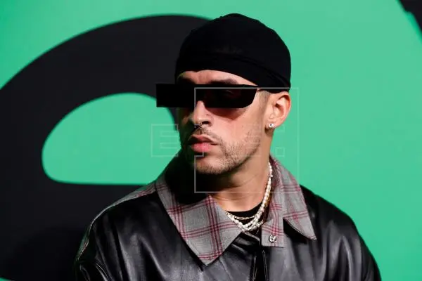 Bad Bunny lanza por sorpresa el álbum Las que no iban a salir