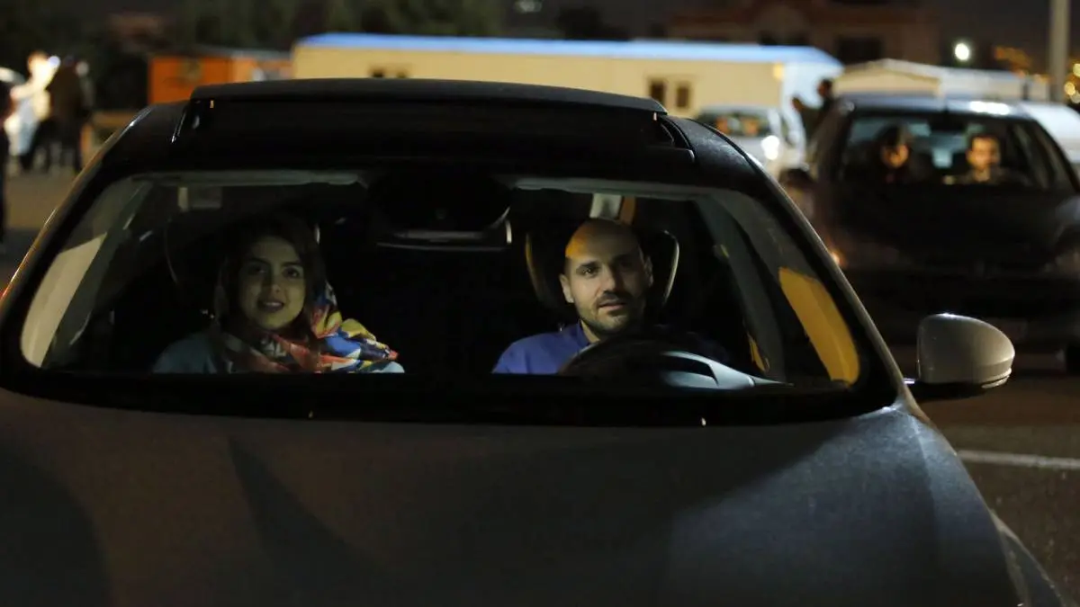 Primer estreno de una película en un autocine en Irán desde la revolución