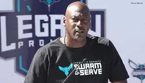 Michael Jordan desesperado por ganar un campeonato con los Hornets de Charlotte