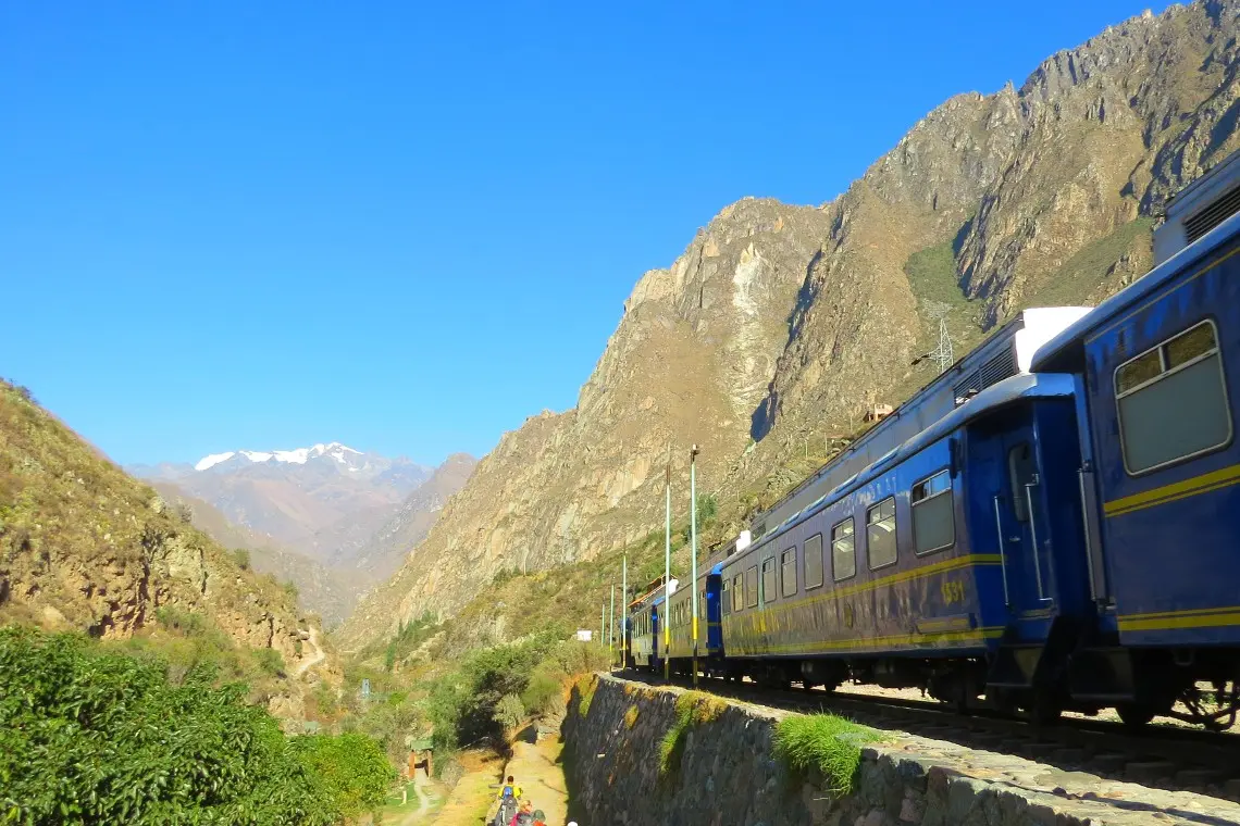 Dos trenes chocan frontalmente en vía a Machu Picchu, sin reporte oficial aún de víctimas