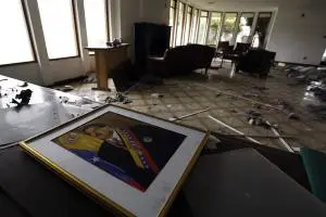Embajador de Guaidó atribuye a grupos afines a Maduro el saqueo del consulado