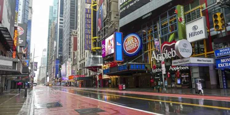 Nueva York sanciona a más de 100 de bares por no cumplir medidas contra COVID-19