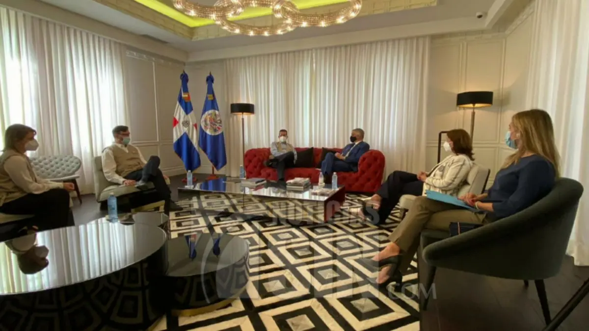 Observadores de la OEA se reúnen con candidatos presidenciales