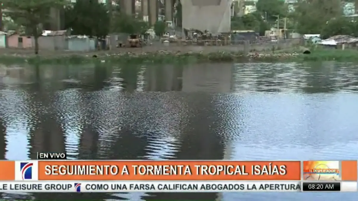 En ribera del Ozama se preparan para paso de Isaias
