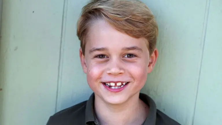 El príncipe Jorge cumple siete años y sus padres lo celebran con una foto