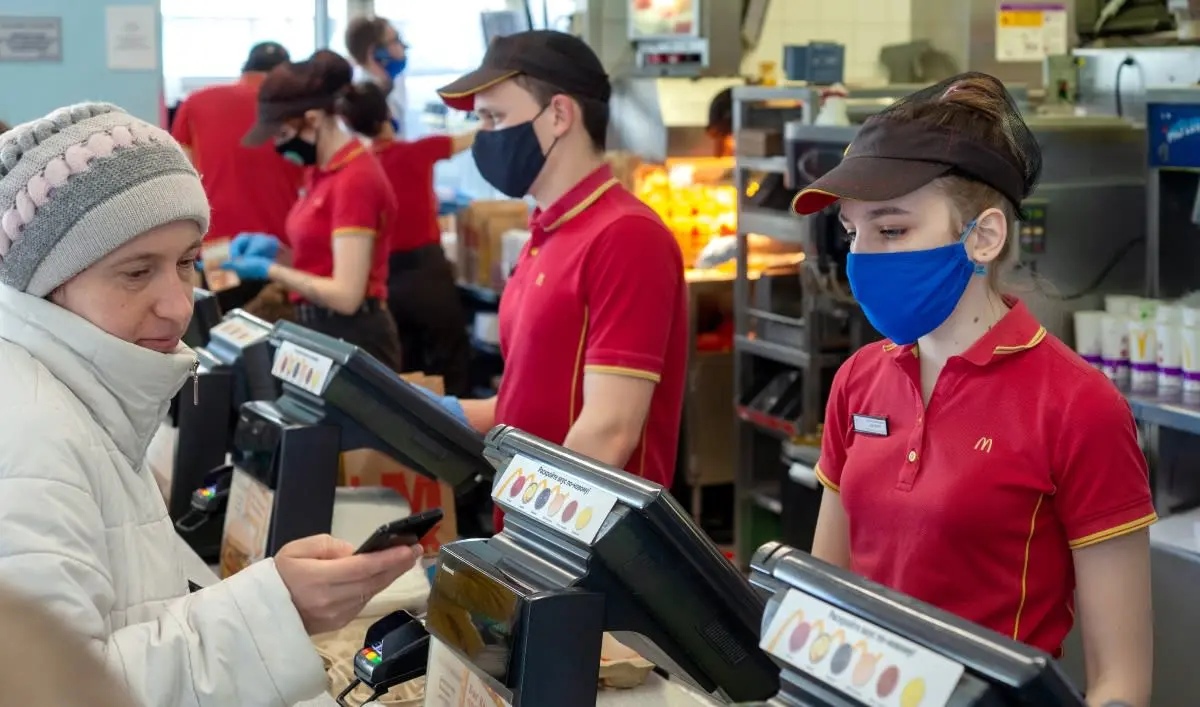 McDonalds requerirá mascarilla en todos sus restaurantes de EE.UU.