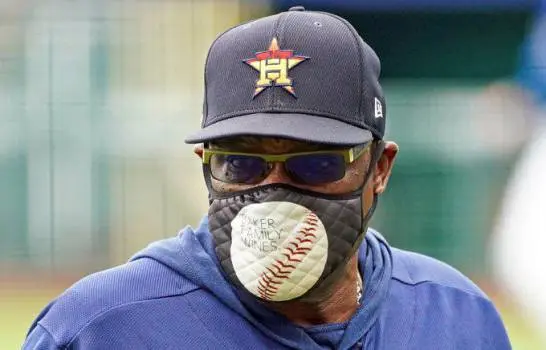 Los Astros retendrán a Dusty Baker como mánager en 2021