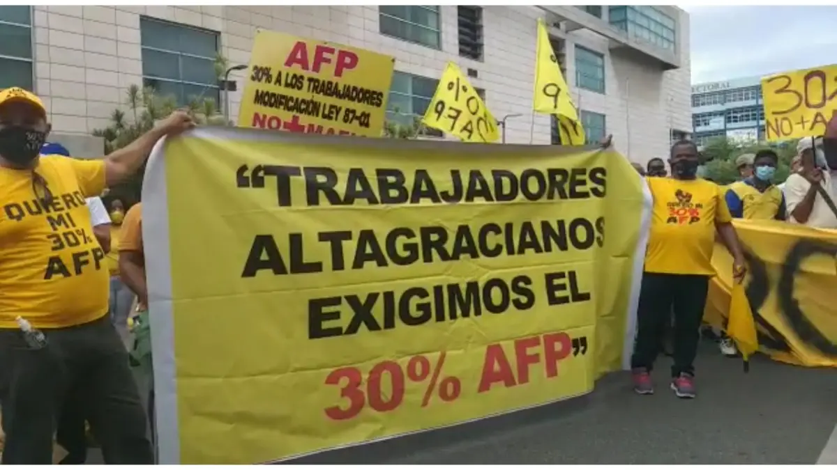 Senado envía a comisión proyecto ley que busca devolver el 30% de la AFP