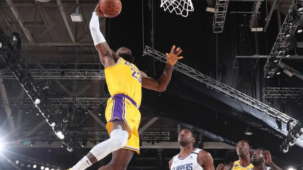 En final dramático Lakers vencen a Clippers en reinicio de la NBA