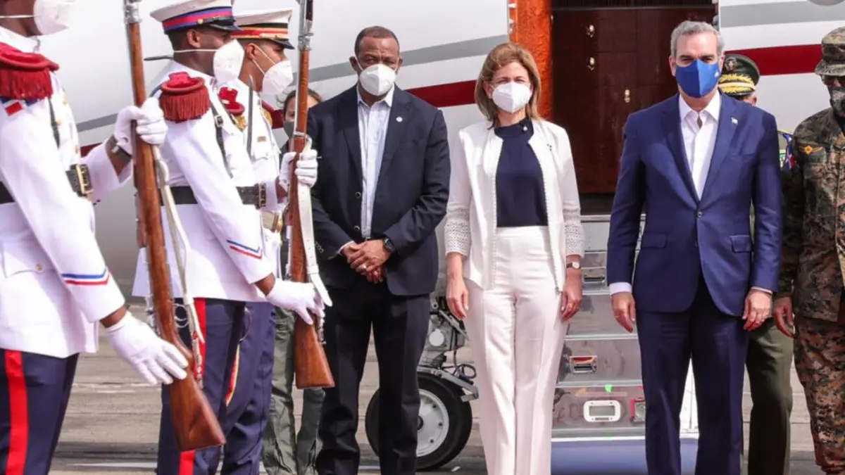 Presidente Luis Abinader regresa de Puerto Rico