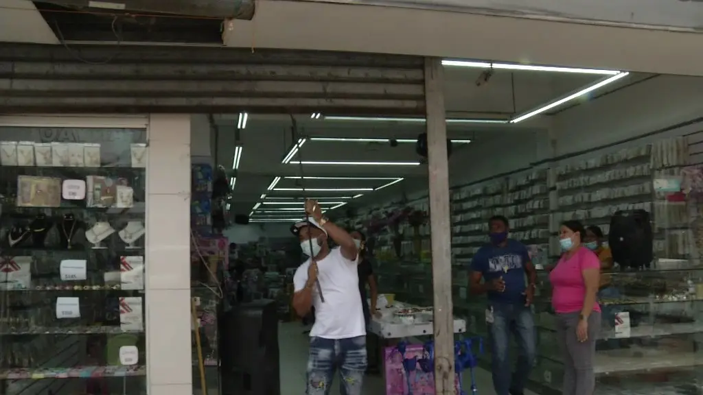 Calles desiertas y tiendas cerradas por toque de queda a las 12