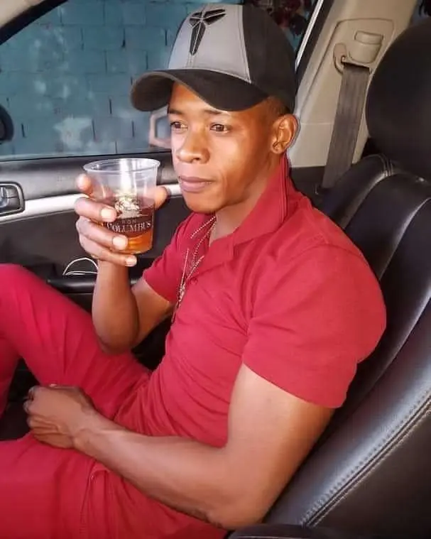 Hombre muere agredido a palos en municipio Villa Riva por choque de vehículos