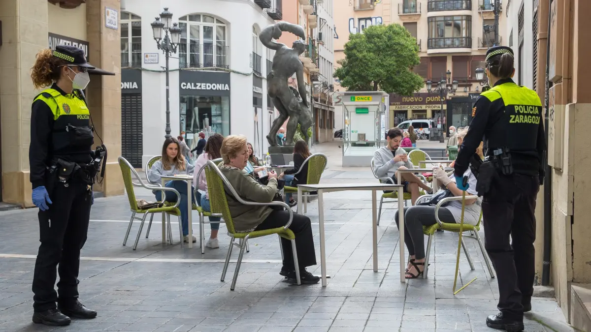 España restringe la movilidad en varias regiones ante el repunte del COVID