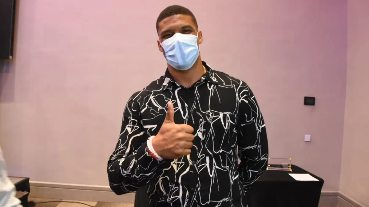 No me interesa el dinero Soto trabaja en su físico y no piensa en contrato