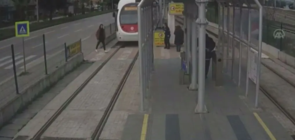 Aumentan accidentes por descuido de peatones en Turquía