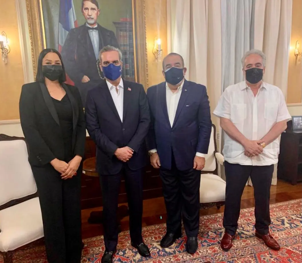 Presidente Abinader ofrece respaldo a Selecciones femeninas de Voleibol