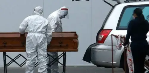 La morgue de un hospital de Chile colapsa por fallecidos con COVID-19