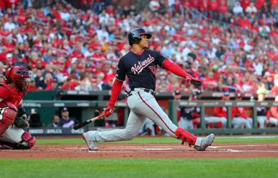 Juan Soto sale de juego por calambres en una pantorrilla