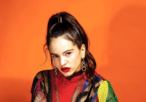 Rosalía diseña unas zapatillas inspiradas en un calzado típico de su tierra