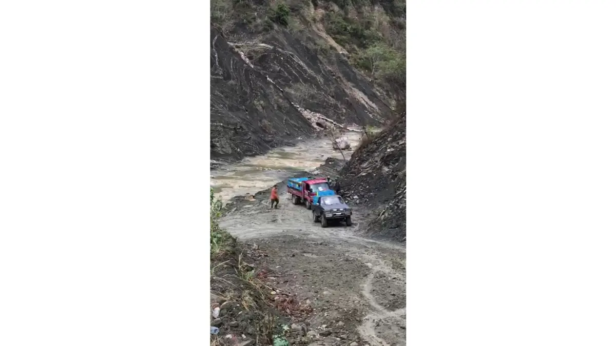 Exigen arreglo de carretera en Ocoa