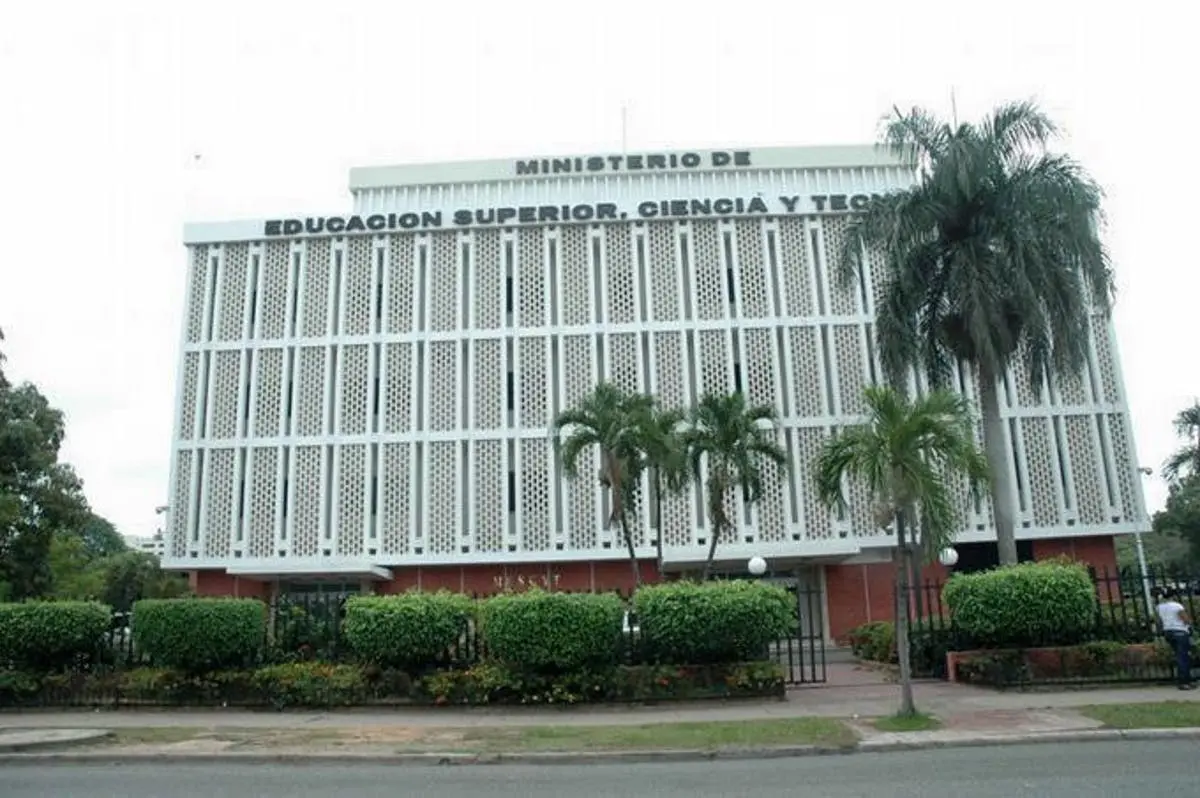 Profesores universitarios plantean posición sobre revisión de Normativa 09-15