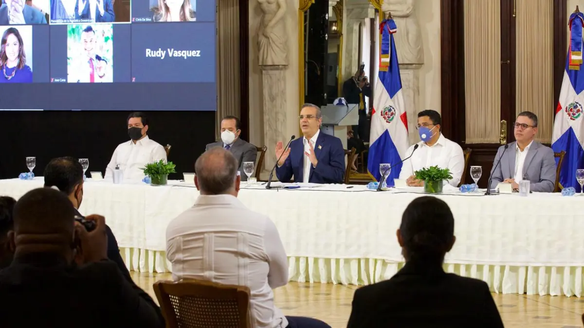 Gobierno firma acuerdo con Norwegian Cruise Line, afirma llegarán cinco mil turistas semanales