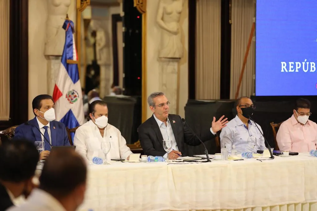 Luis Abinader inicia proyectos que generarán empleos en San Juan de la Maguana