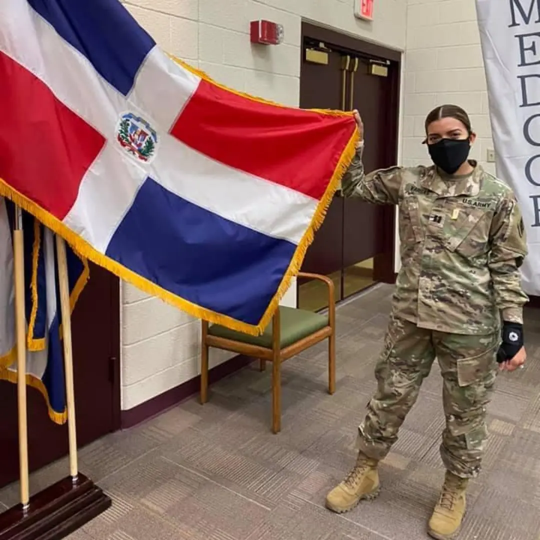 Reconocen joven dominicana por trayectoria militar en EE.UU