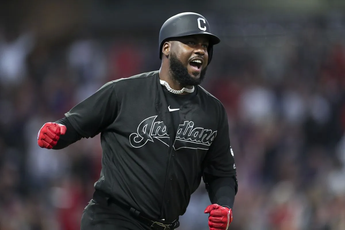 Franmil Reyes pega dos jonrones contra los Mellizos