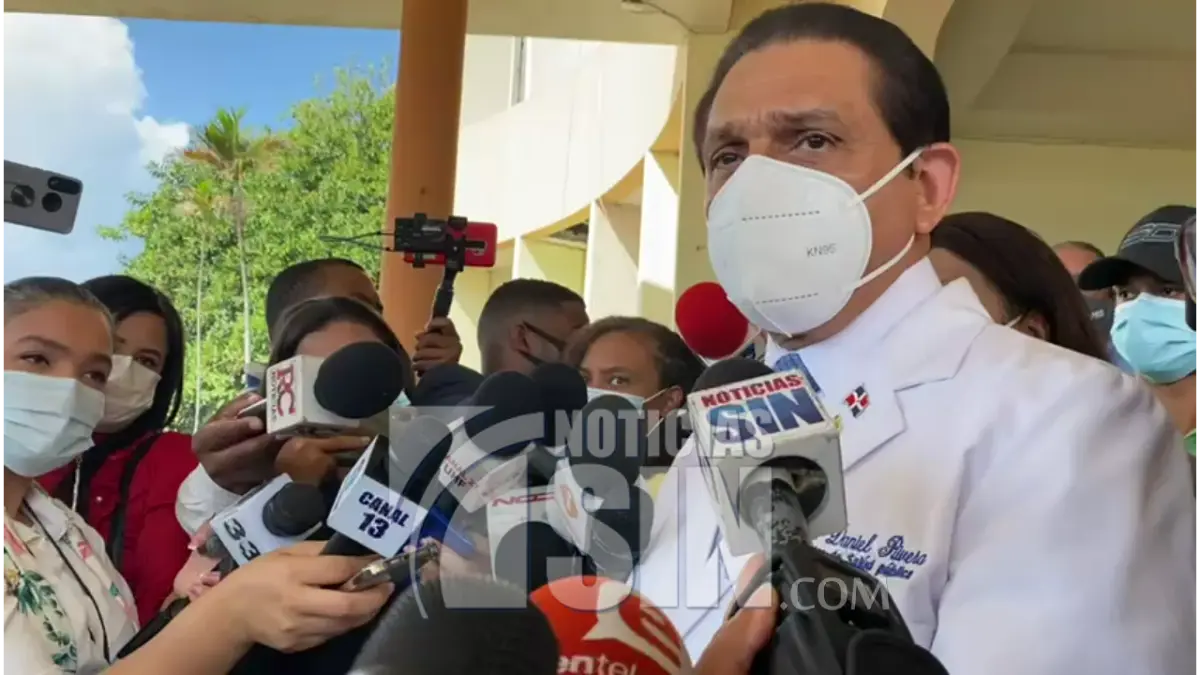 Ministro de Salud valora se incluyera a comunicadores en proceso de vacunación