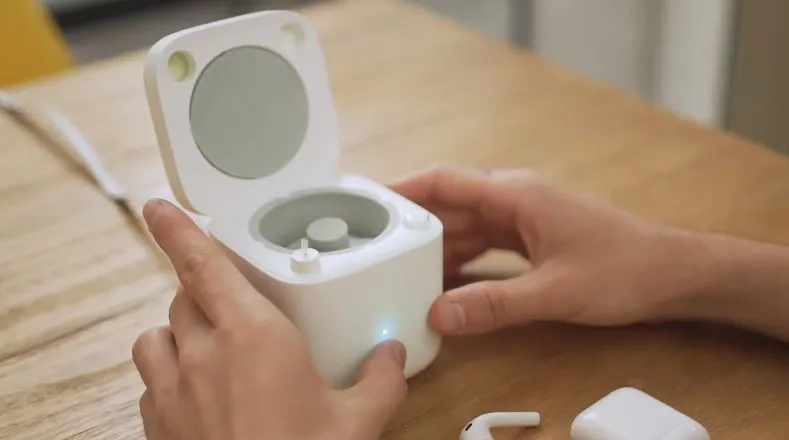 Inventan lavadora en miniatura para limpiar la cera de los auriculares