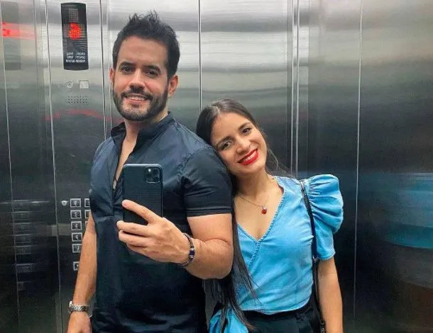 Esposa de Manny Cruz sale de la clínica tras superar gravedad