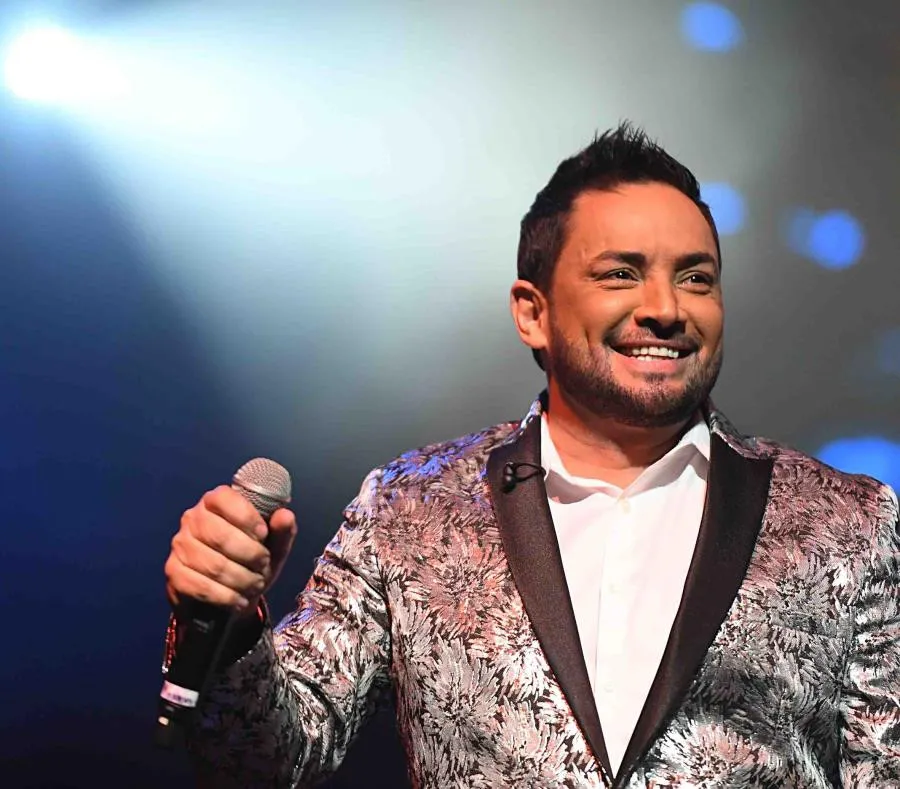 Cantante Manny Manuel no acude a cita judicial a causa de tratamiento médico