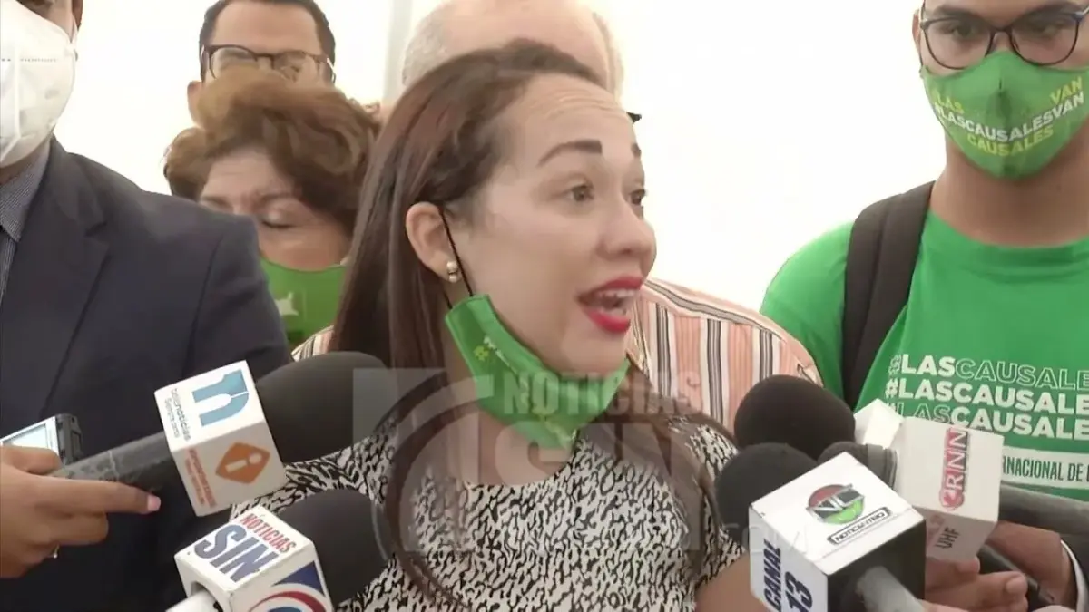 Sigue repudio por desmantelar carpas de feministas