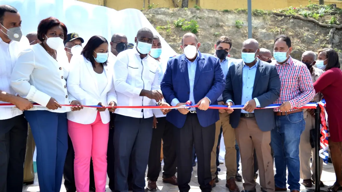 Alcaldía de Santo Domingo Norte deja inaugurado parador de avenida Hermanas Mirabal