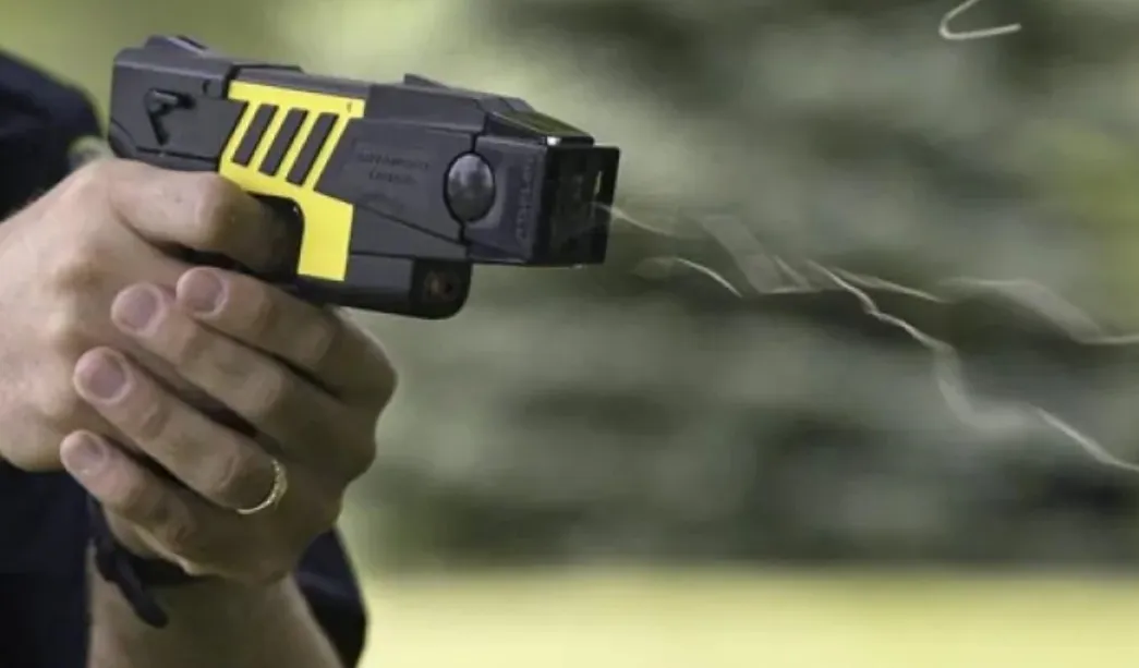 Policía que mató a un hombre negro en EEUU confundió taser con pistola