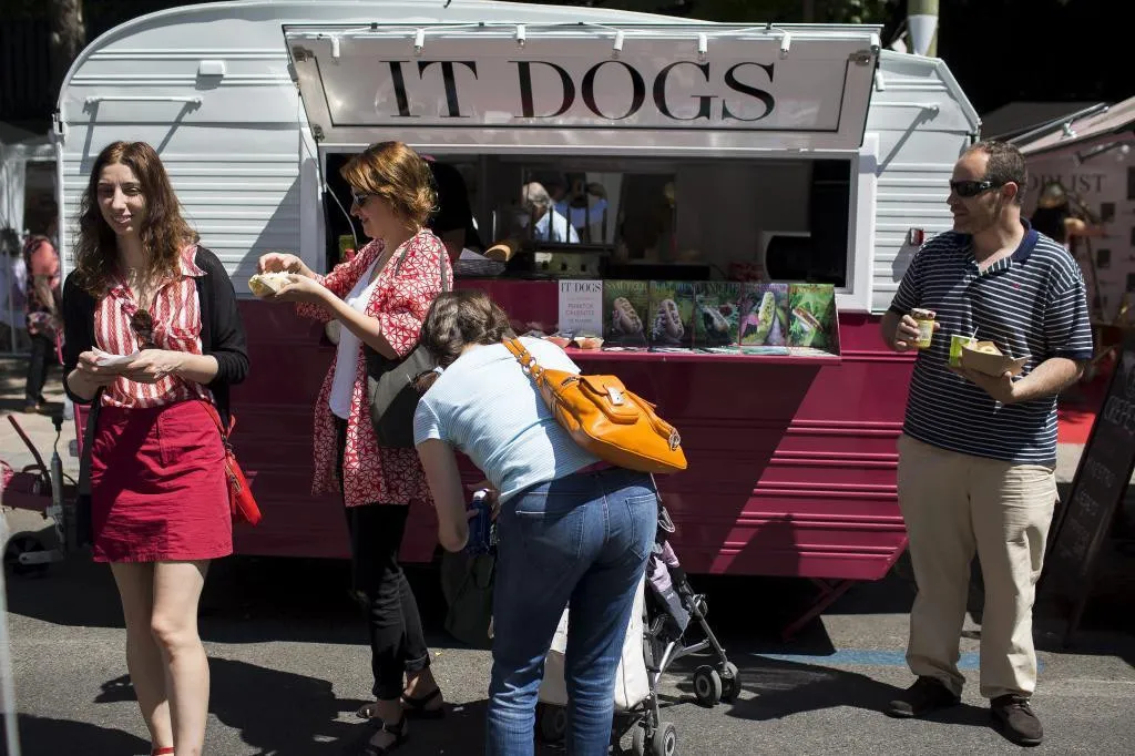 Detectan sustancias químicas nocivas en envases de comida rápida en Europa